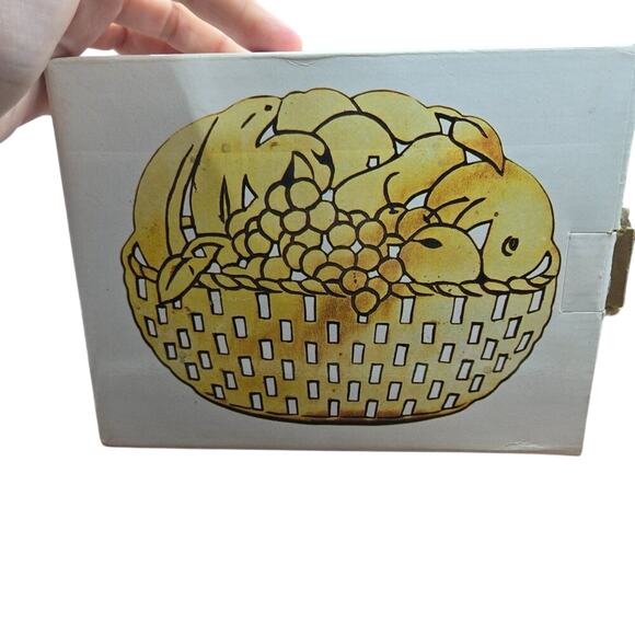 VINTAGE BRASS TRIVET - Fruit Basket Design - Picture 3 of 6